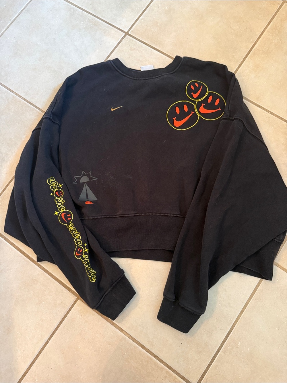 Nike sweatshirt - “go the extra mile”